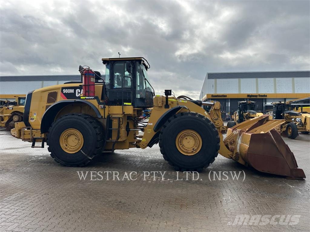 CAT 980M لوادر بعجل