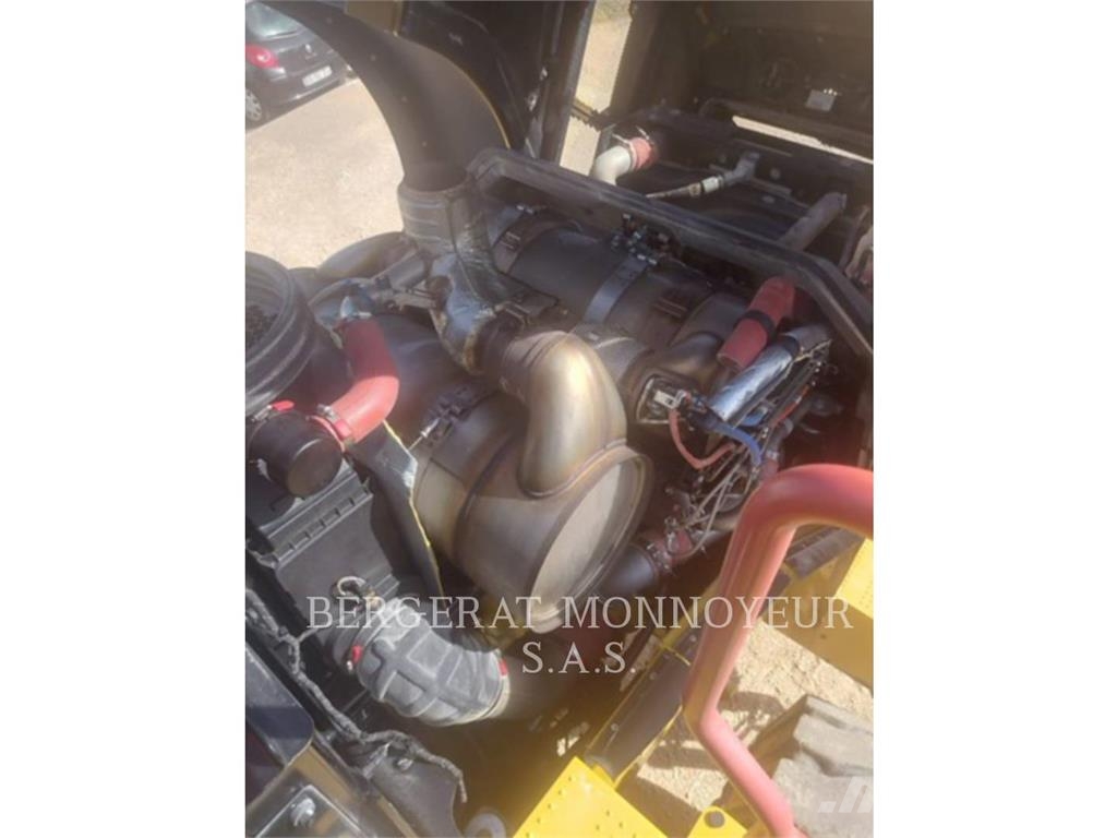 CAT 980M Gumikerekes homlokrakodók