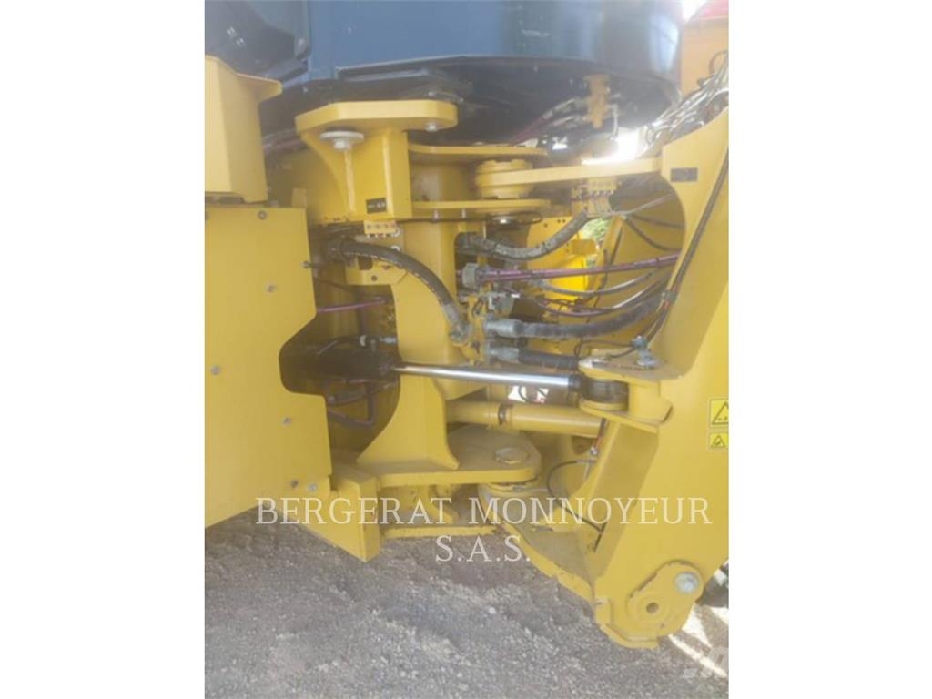 CAT 980M Gumikerekes homlokrakodók