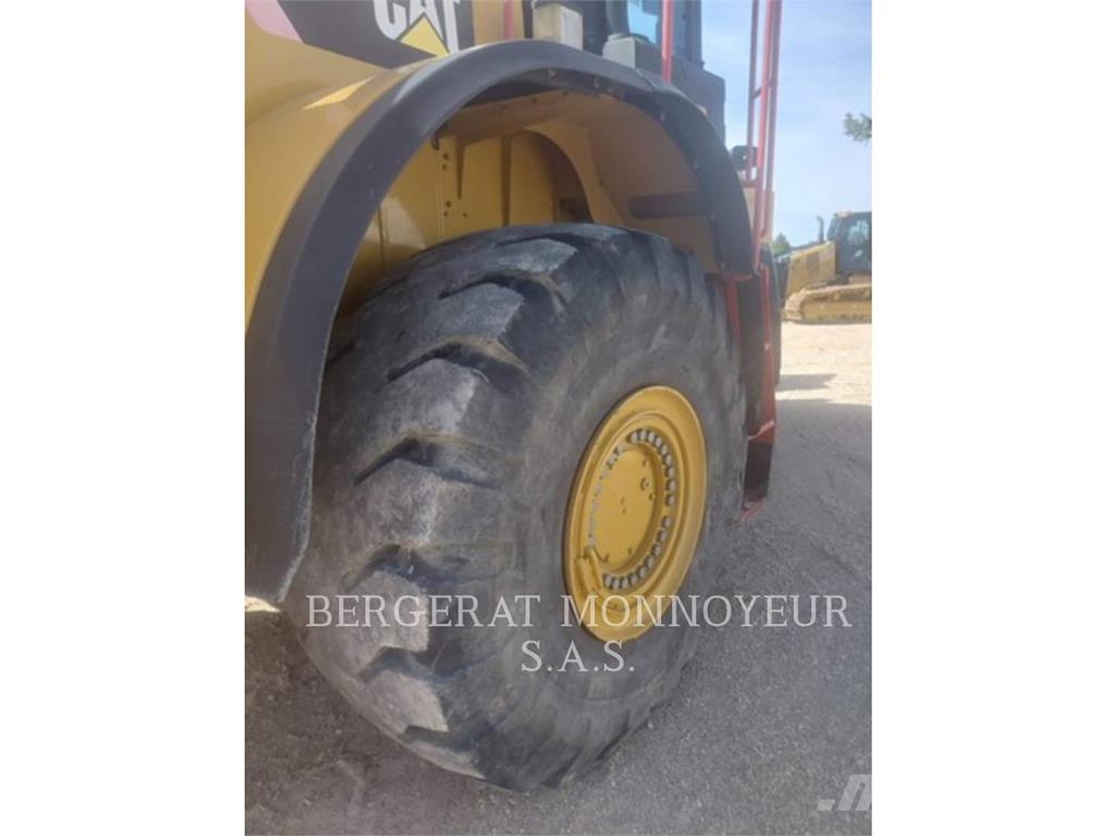 CAT 980M Gumikerekes homlokrakodók