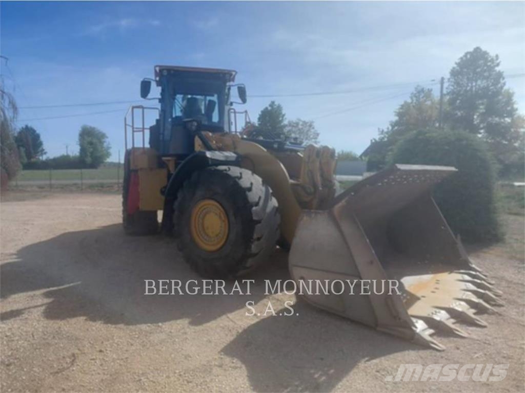 CAT 980M Gumikerekes homlokrakodók