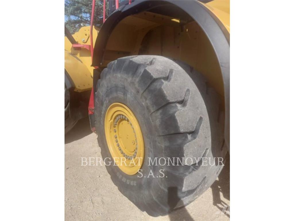 CAT 980M Gumikerekes homlokrakodók