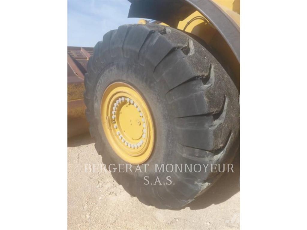 CAT 980M Gumikerekes homlokrakodók