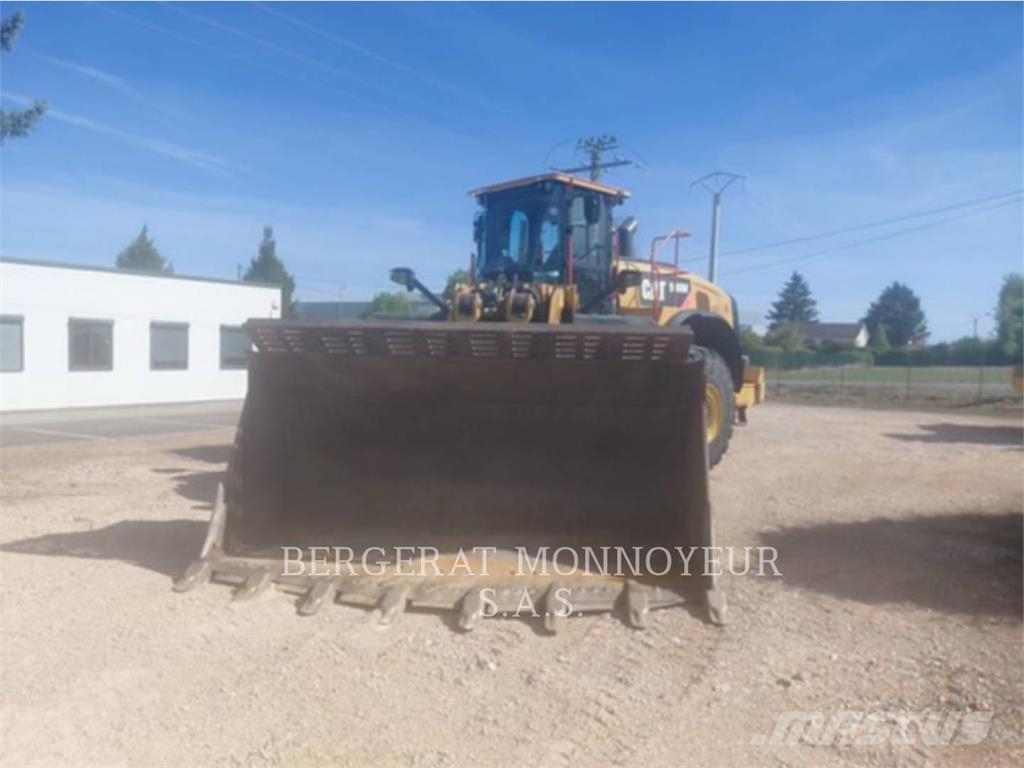 CAT 980M Gumikerekes homlokrakodók