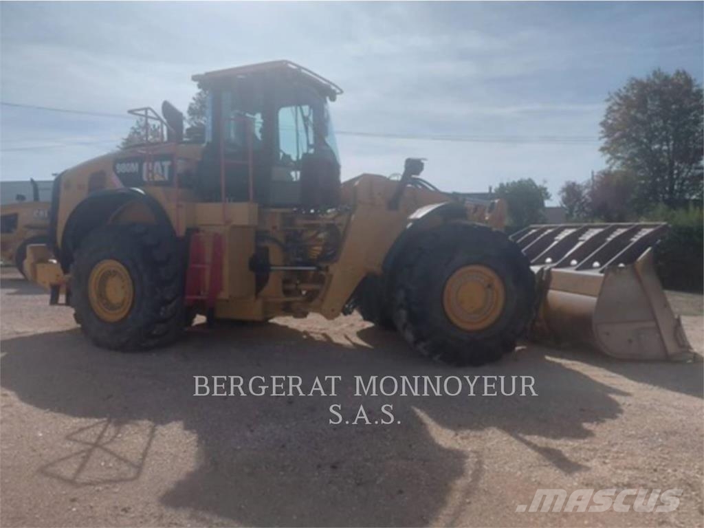 CAT 980M Gumikerekes homlokrakodók
