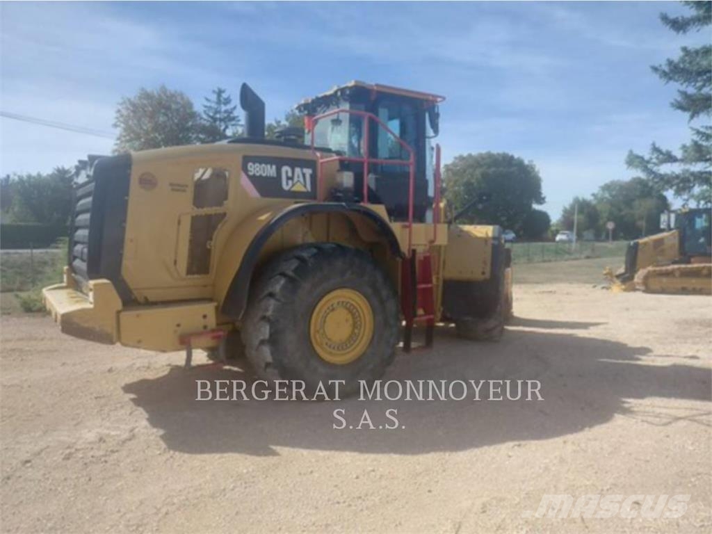 CAT 980M Gumikerekes homlokrakodók