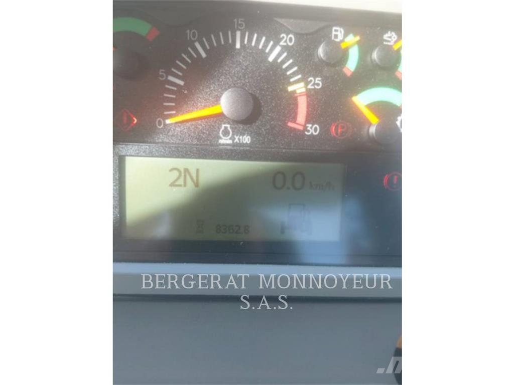 CAT 980M Gumikerekes homlokrakodók