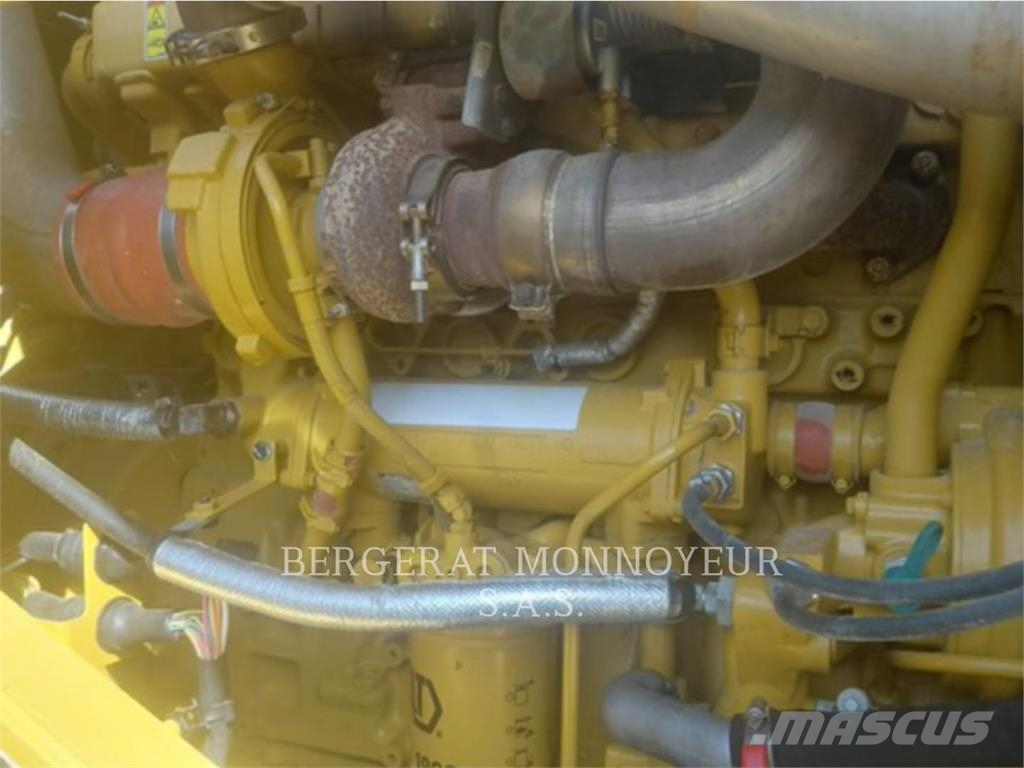 CAT 980M Gumikerekes homlokrakodók