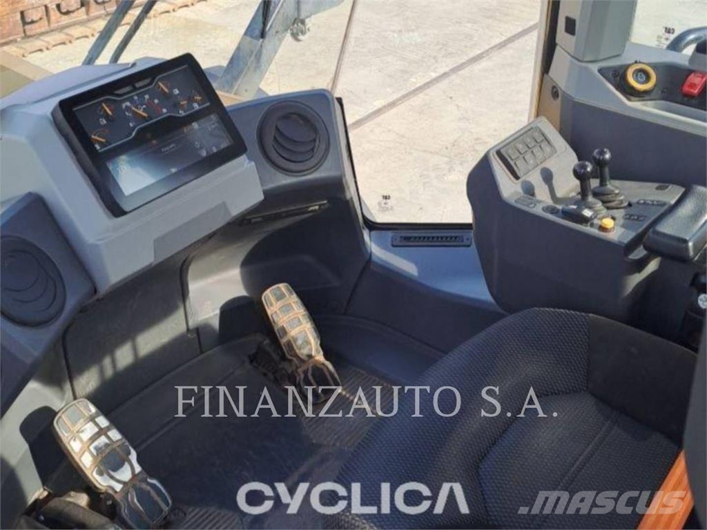CAT 980XE Kolesové nakladače