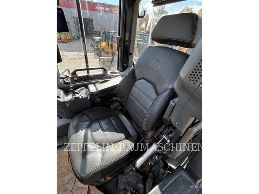 CAT 980XE Iekrāvēji uz riteņiem