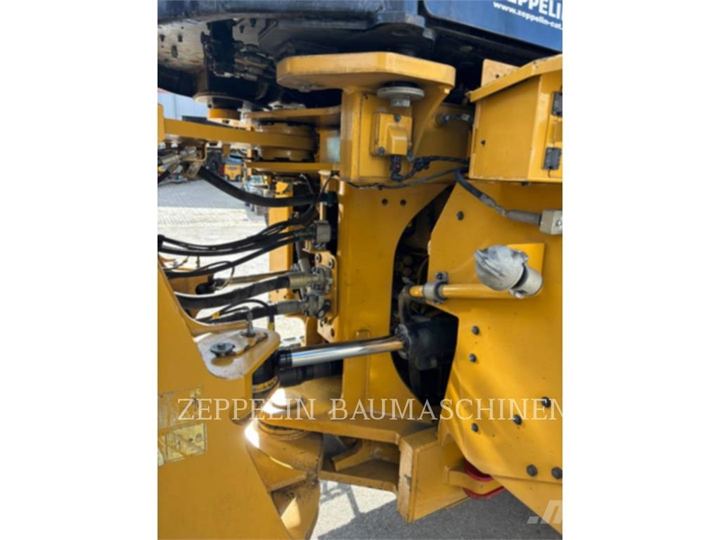CAT 980XE Iekrāvēji uz riteņiem