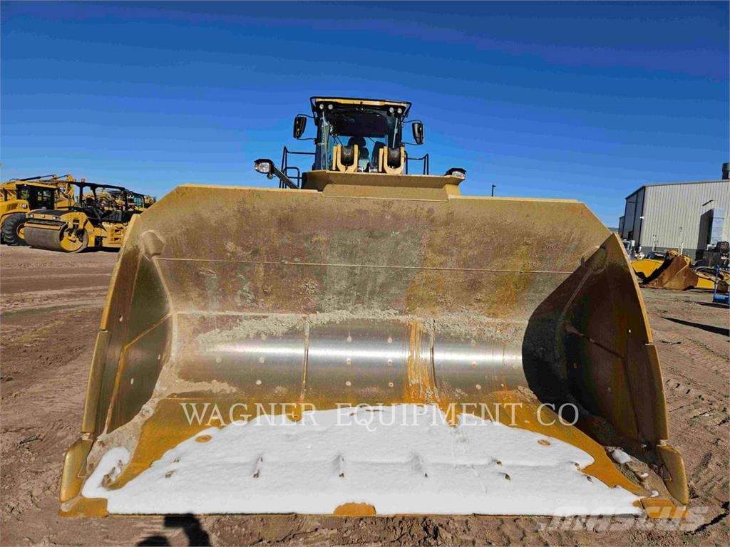 CAT 982 Kolesni nakladalci