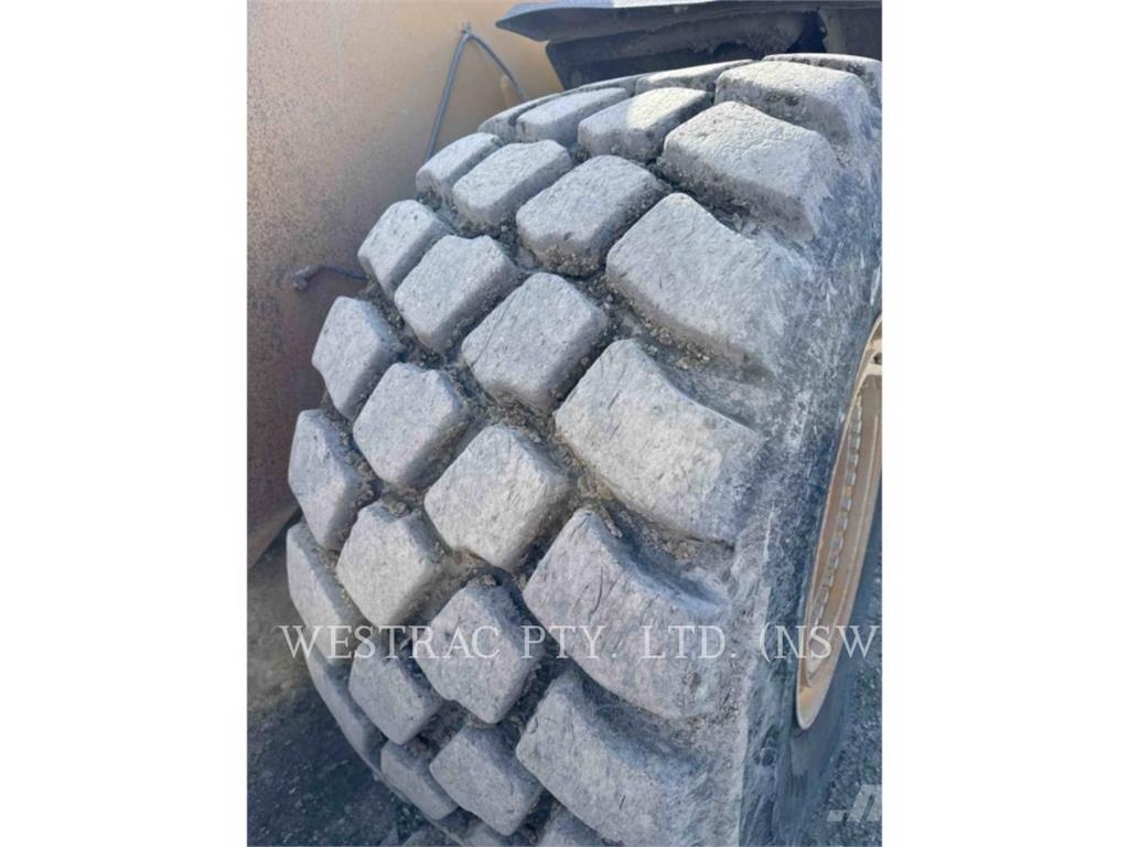 CAT 982 Pale gommate
