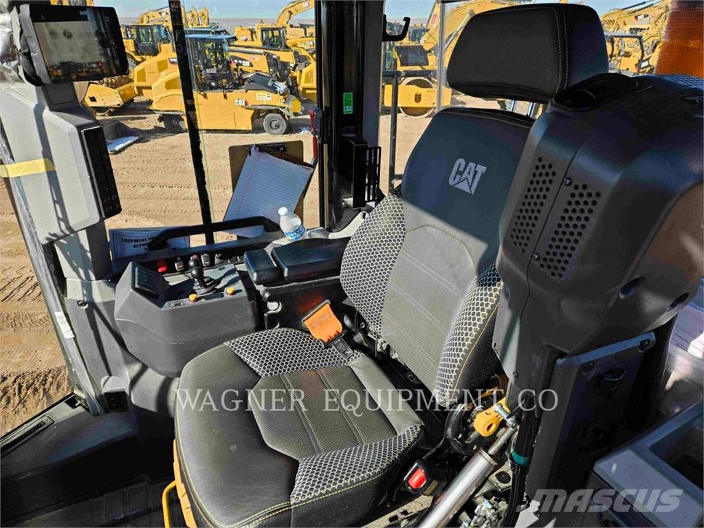 CAT 98214 Chargeuse sur pneus