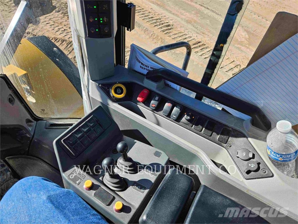 CAT 98214 Chargeuse sur pneus