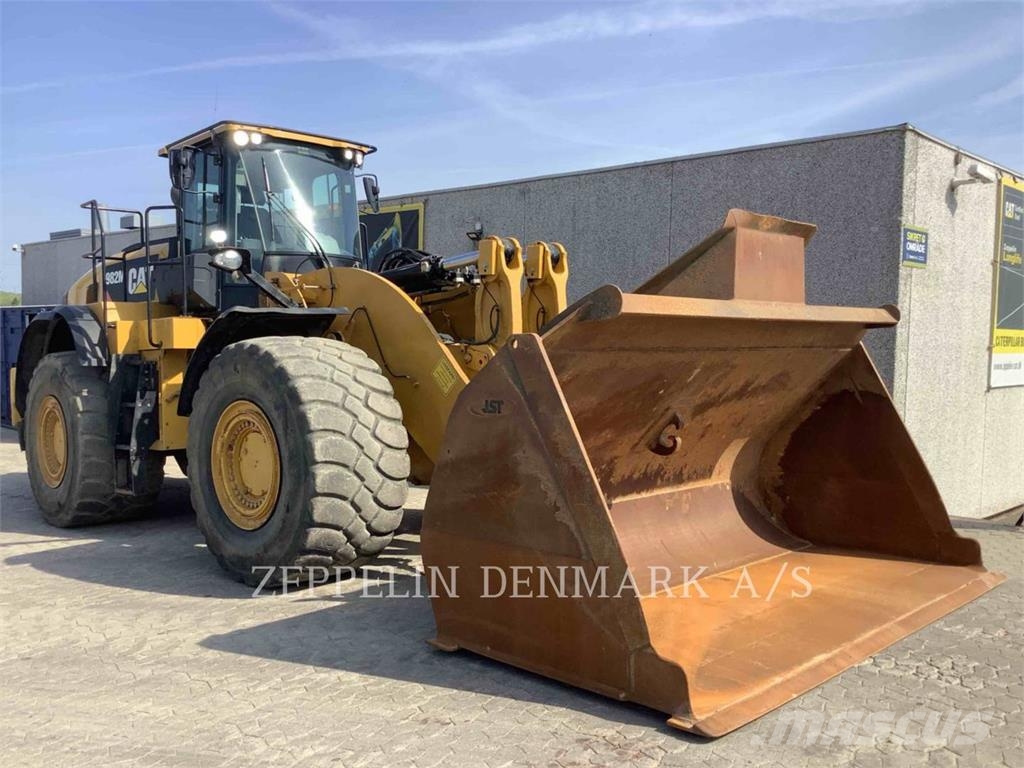 CAT 982M Naudoti ratiniai krautuvai