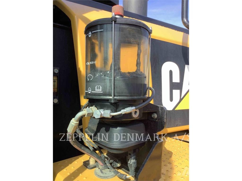 CAT 982M Naudoti ratiniai krautuvai