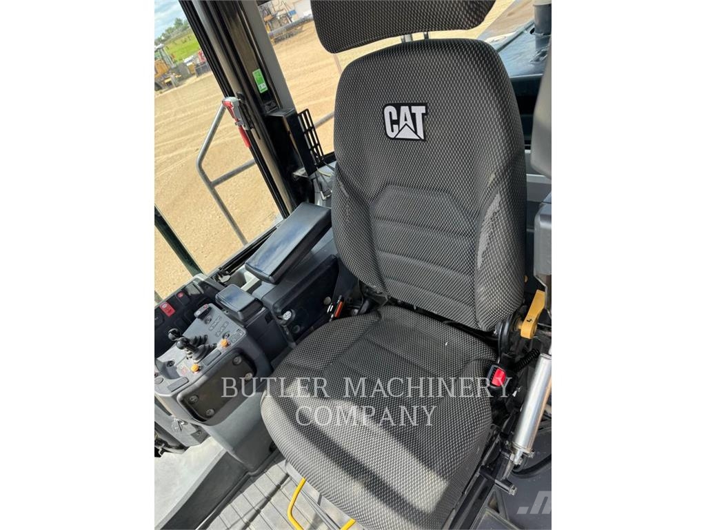 CAT 982M لوادر بعجل