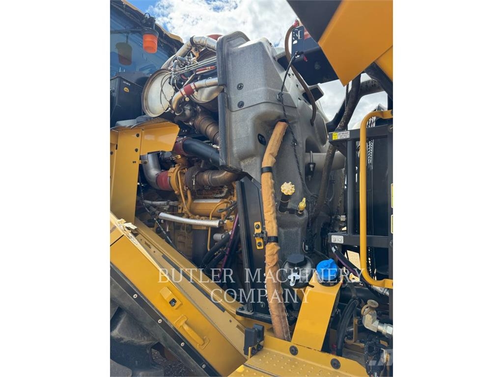 CAT 982M لوادر بعجل