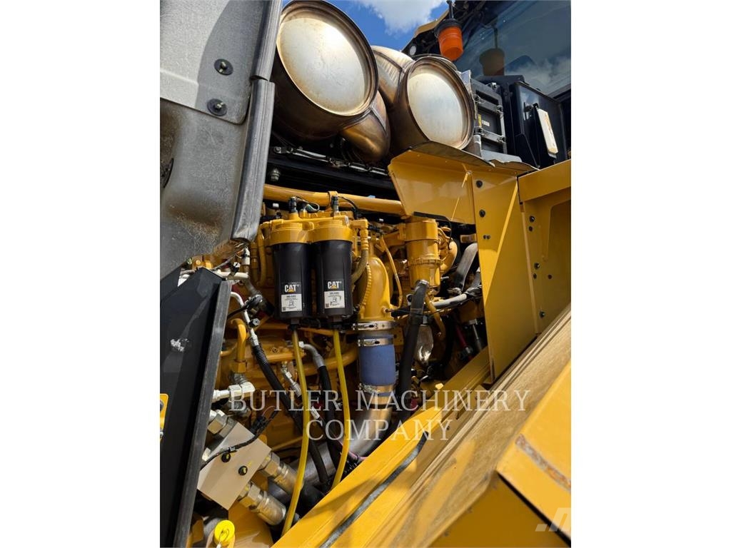 CAT 982M لوادر بعجل