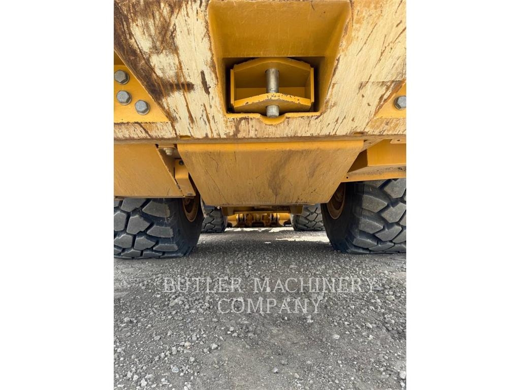 CAT 982M لوادر بعجل