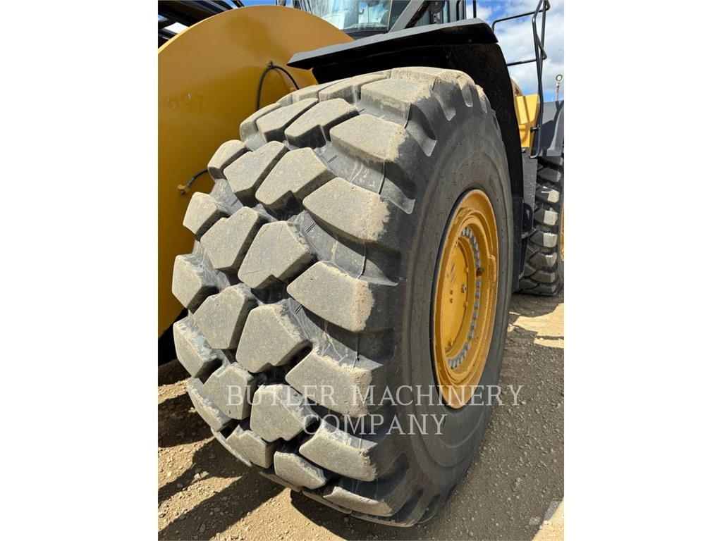 CAT 982M لوادر بعجل