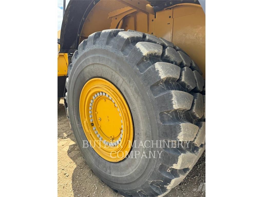 CAT 982M لوادر بعجل