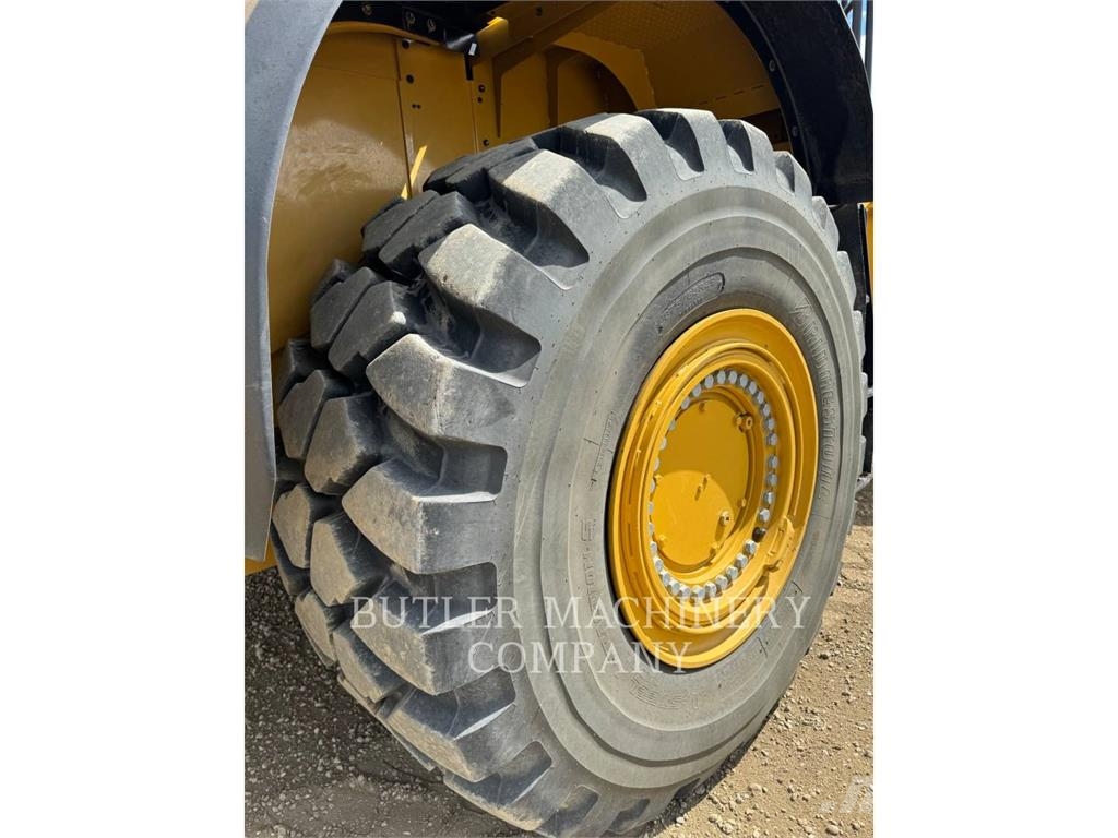 CAT 982M لوادر بعجل