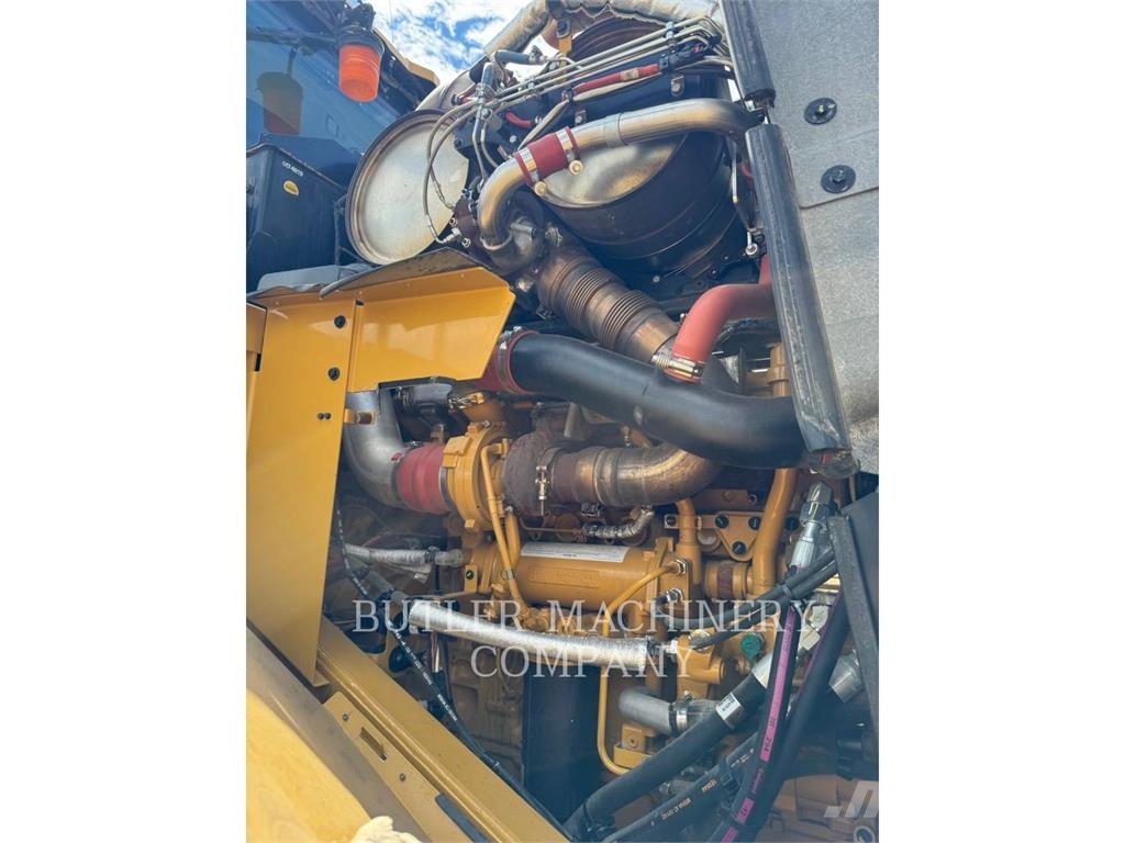 CAT 982M لوادر بعجل