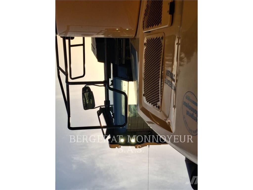 CAT 982M Kolesové nakladače