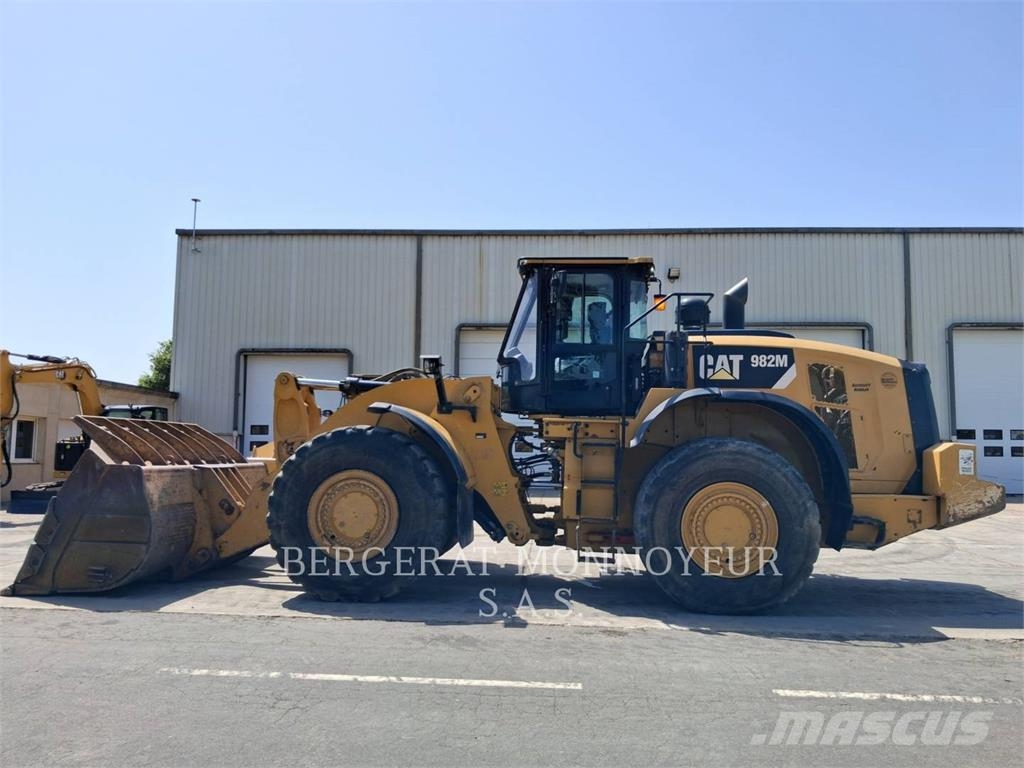 CAT 982M Kolesové nakladače
