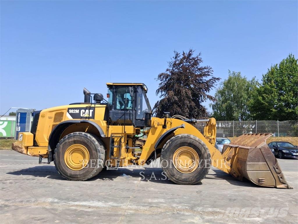 CAT 982M Kolesové nakladače