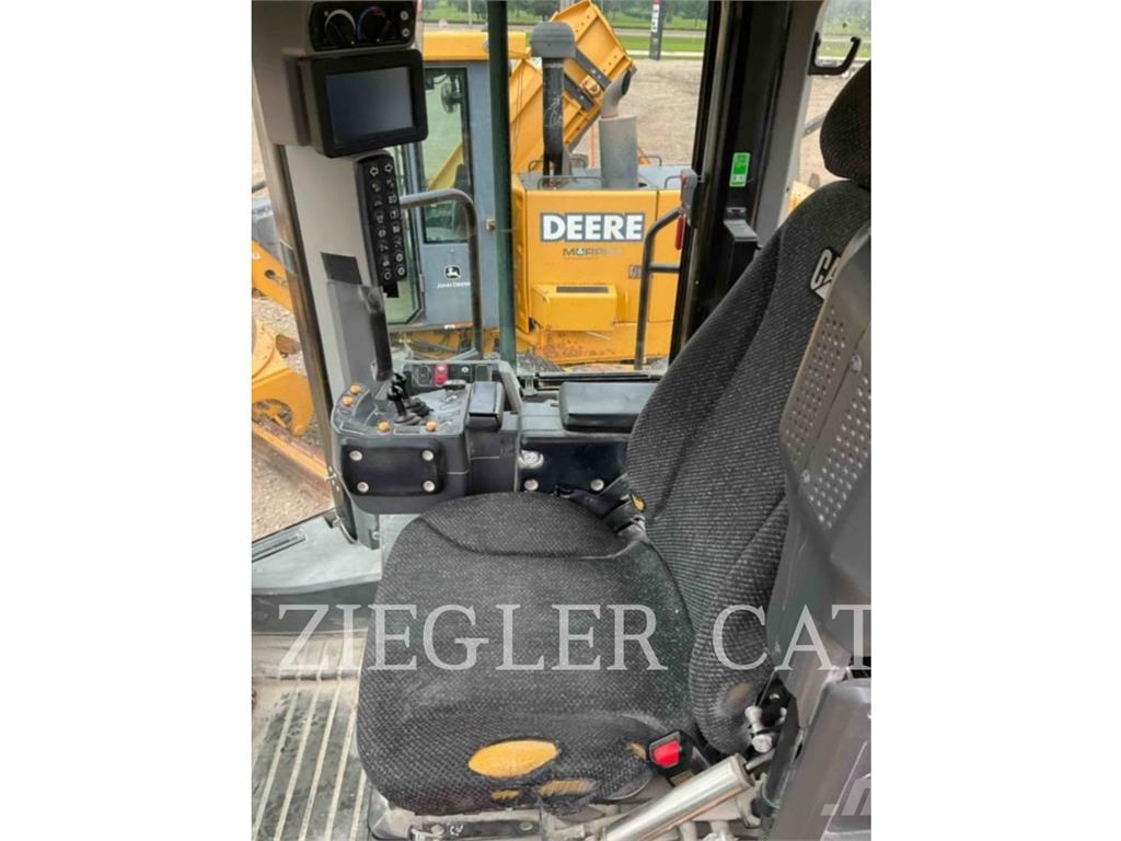 CAT 982M Pale gommate