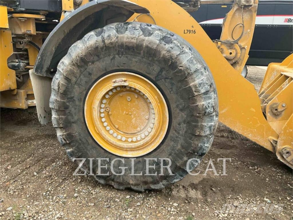CAT 982M Pale gommate