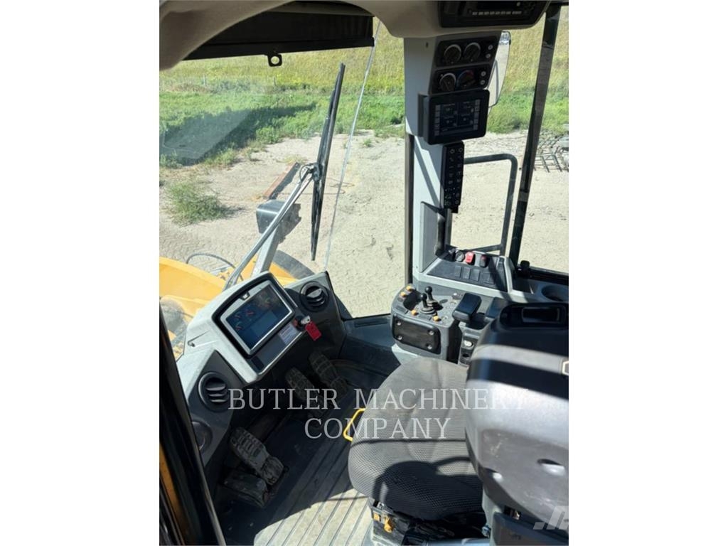 CAT 982M Naudoti ratiniai krautuvai