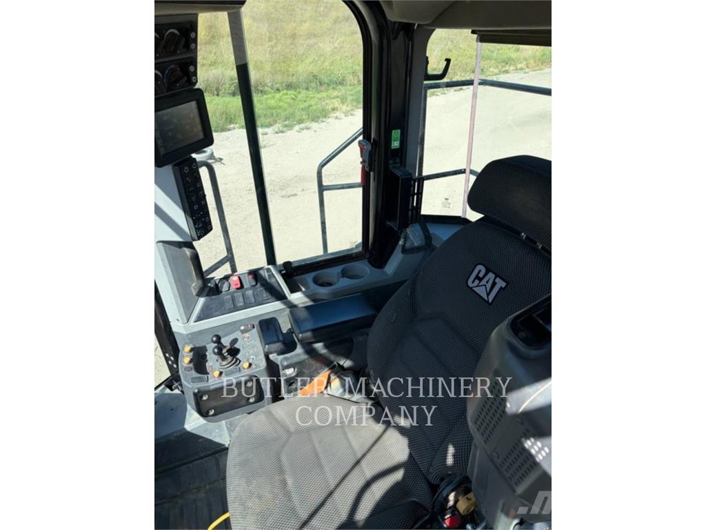 CAT 982M Naudoti ratiniai krautuvai