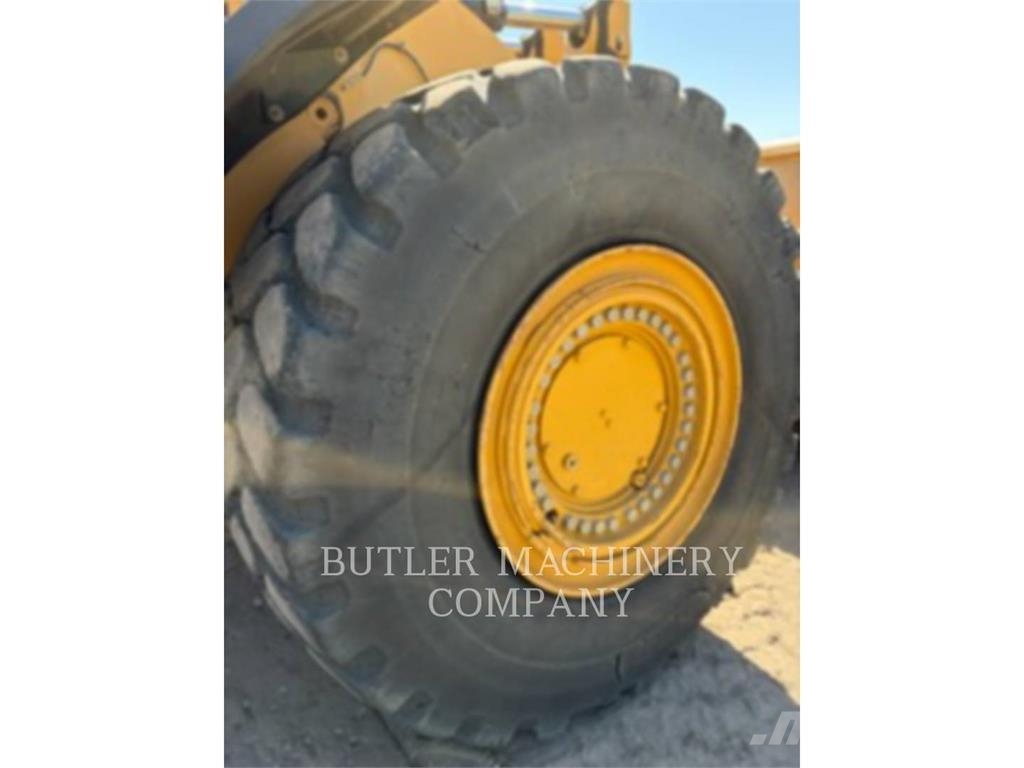 CAT 982M Naudoti ratiniai krautuvai