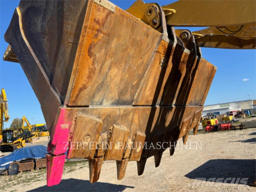 CAT 982XE Iekrāvēji uz riteņiem