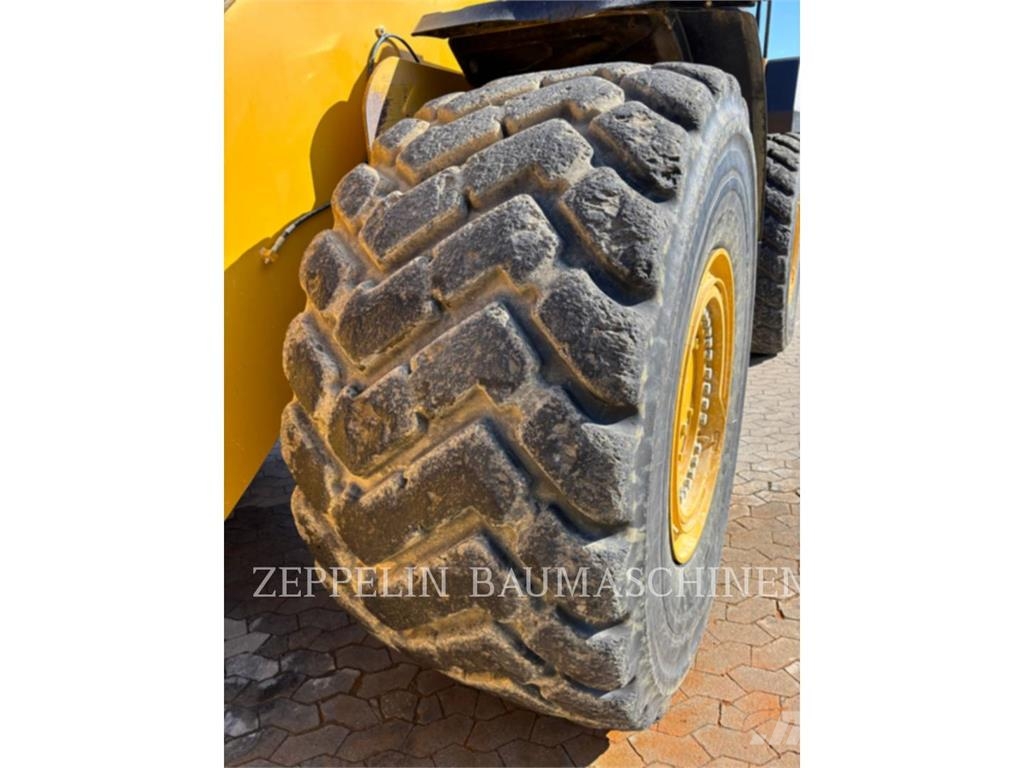 CAT 982XE Iekrāvēji uz riteņiem