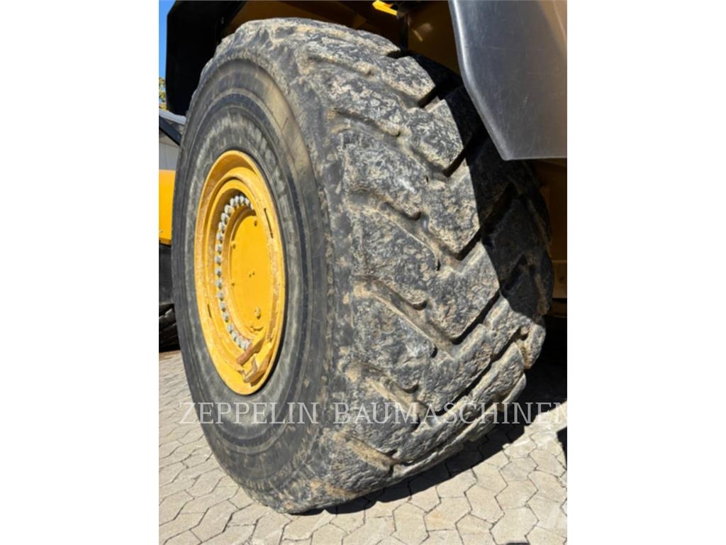 CAT 982XE Iekrāvēji uz riteņiem
