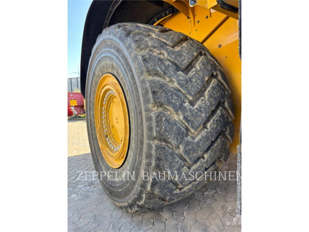 CAT 982XE Iekrāvēji uz riteņiem