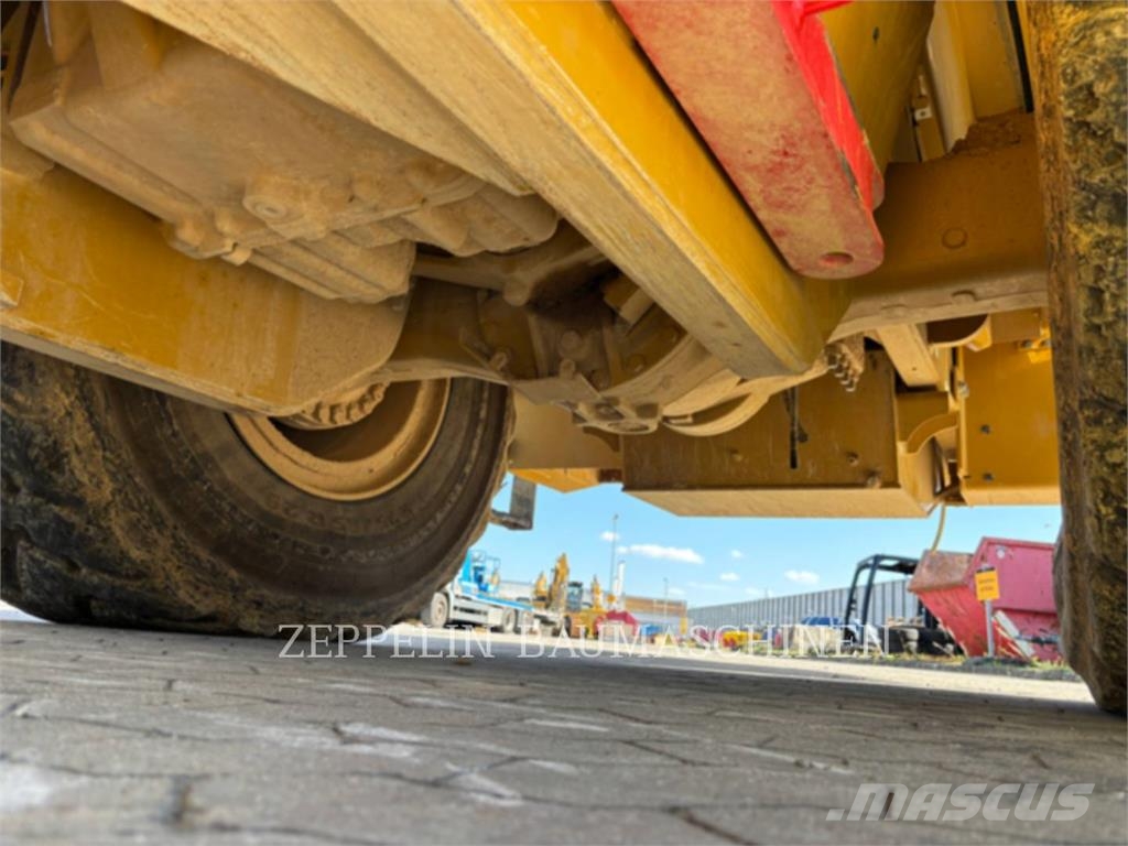 CAT 982XE Iekrāvēji uz riteņiem