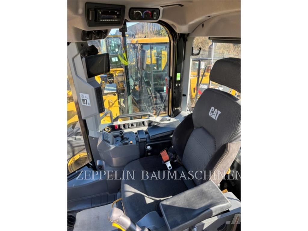 CAT 982XE Iekrāvēji uz riteņiem
