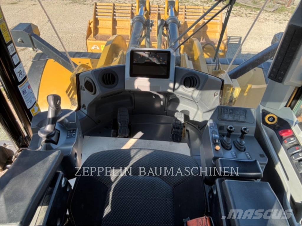 CAT 982XE Iekrāvēji uz riteņiem