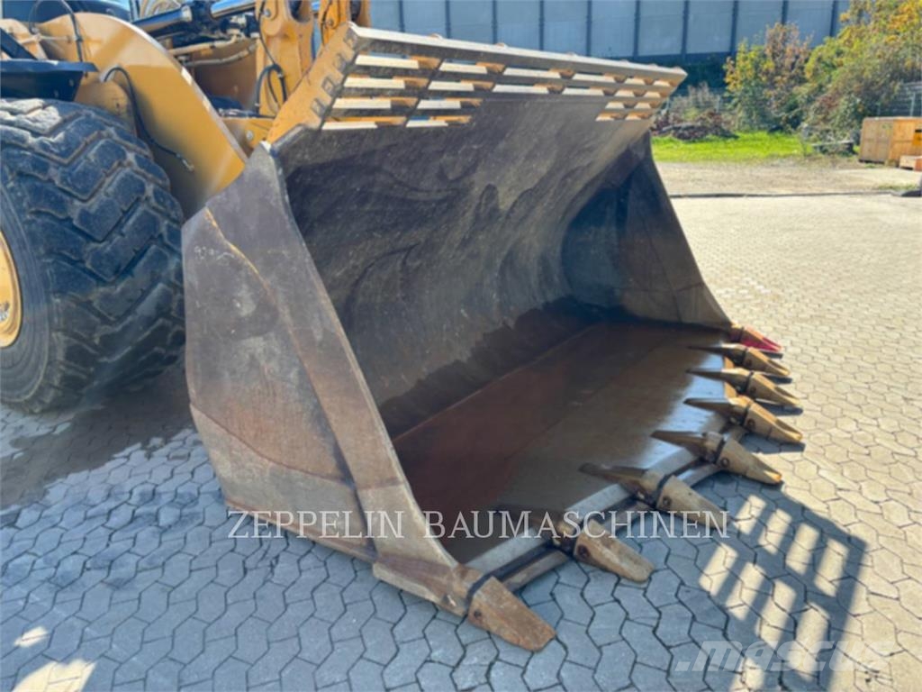 CAT 982XE Iekrāvēji uz riteņiem