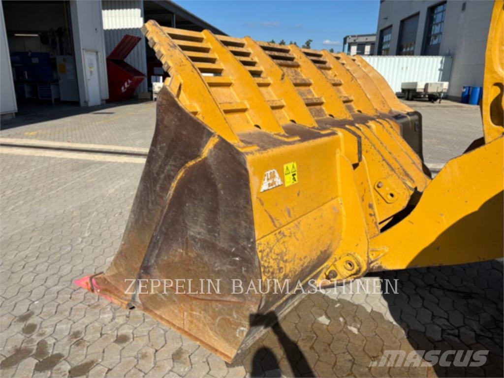 CAT 982XE Iekrāvēji uz riteņiem