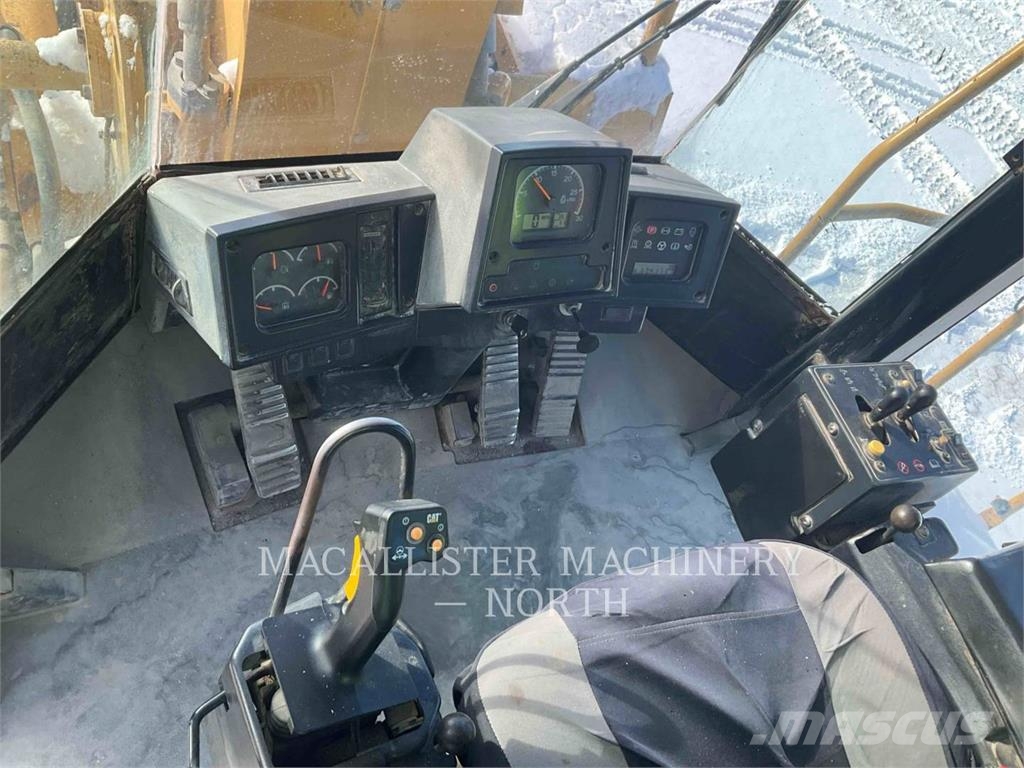 CAT 988G 輪胎式裝載機