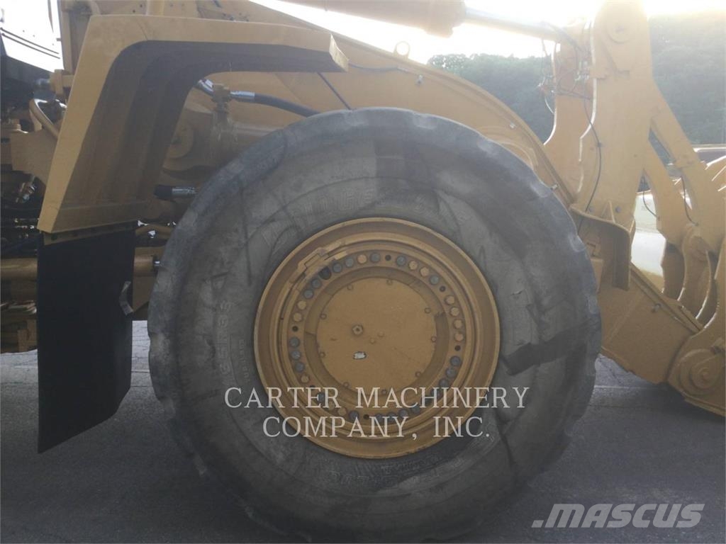 CAT 988H Chargeuse sur pneus
