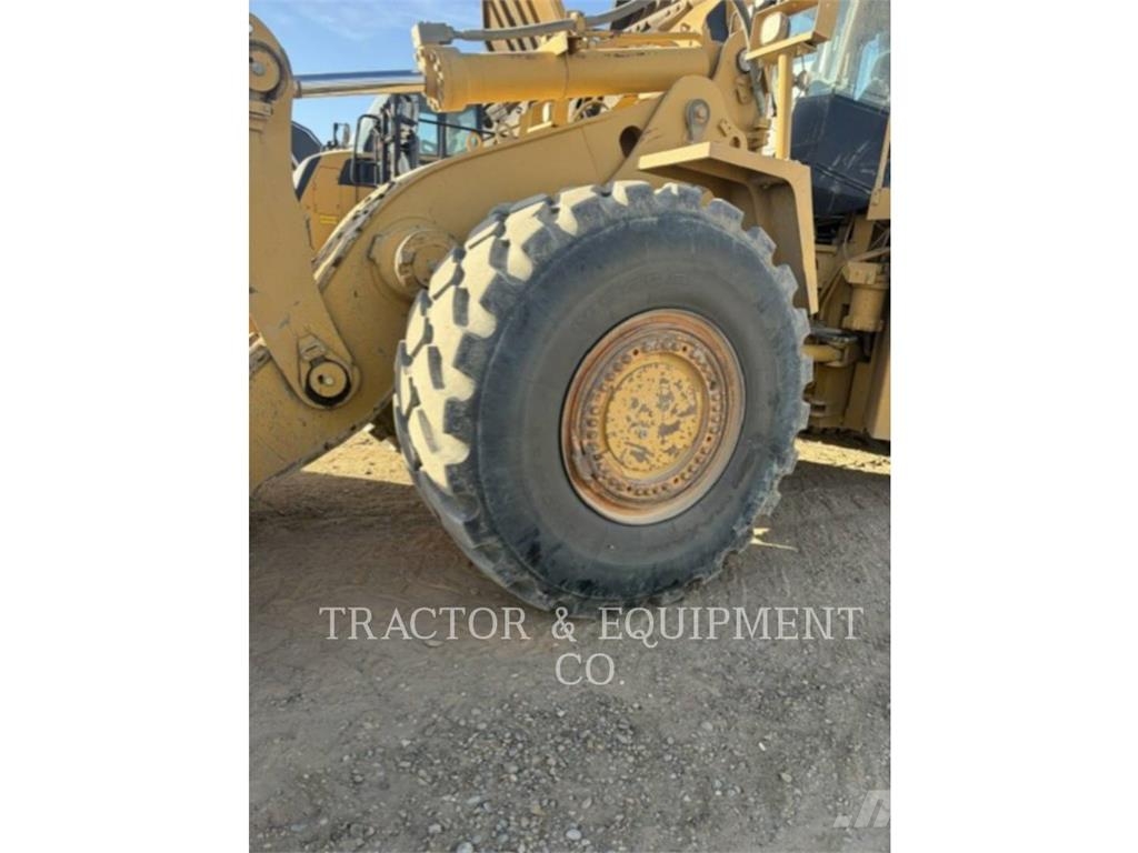 CAT 988H Iekrāvēji uz riteņiem