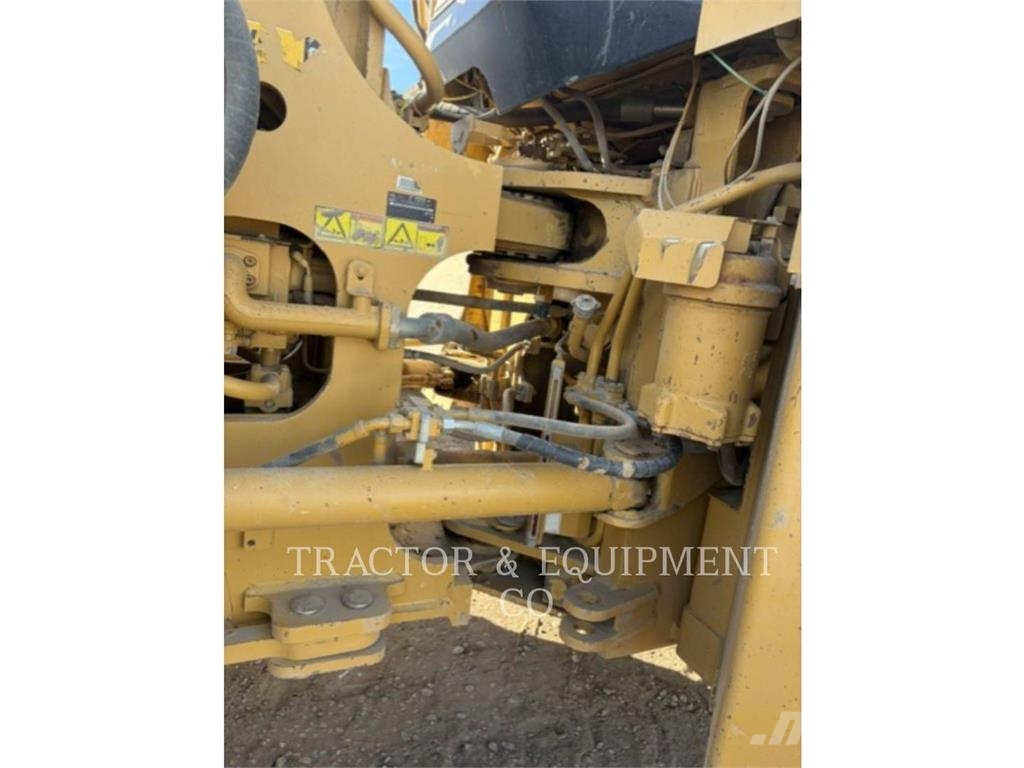 CAT 988H Iekrāvēji uz riteņiem